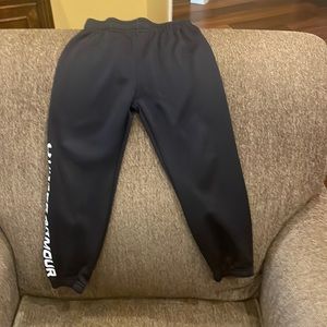 Good condition Under Armour size 5.